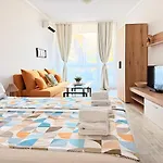 Aparthotel In Sunny Island Complex