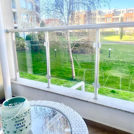 In Sunny Island Complex 公寓式酒店 切尔诺莫雷茨