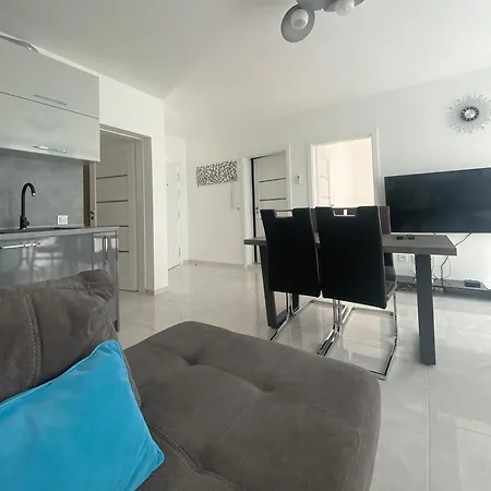 In Sunny Island Complex 切尔诺莫雷茨