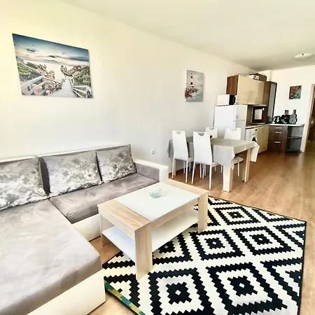 In Sunny Island Complex 切尔诺莫雷茨