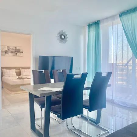 In Sunny Island Complex 切尔诺莫雷茨