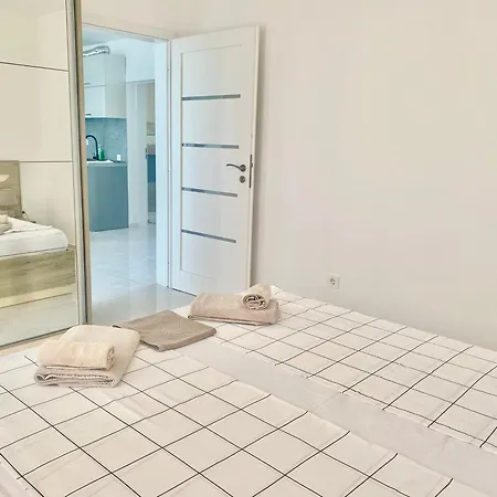 In Sunny Island Complex Aparthotel 4*
