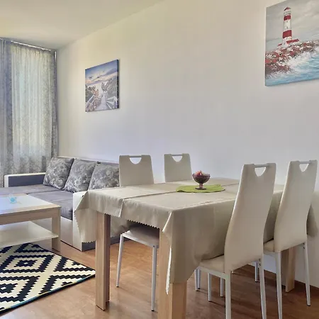 In Sunny Island Complex 4* Černomorec