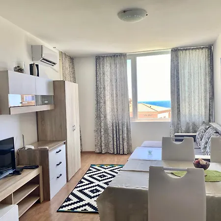 In Sunny Island Complex 公寓式酒店 4*