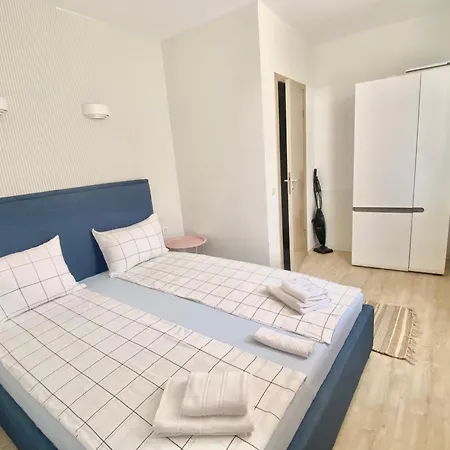 In Sunny Island Complex 切尔诺莫雷茨