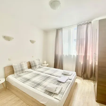 In Sunny Island Complex Aparthotel 4*