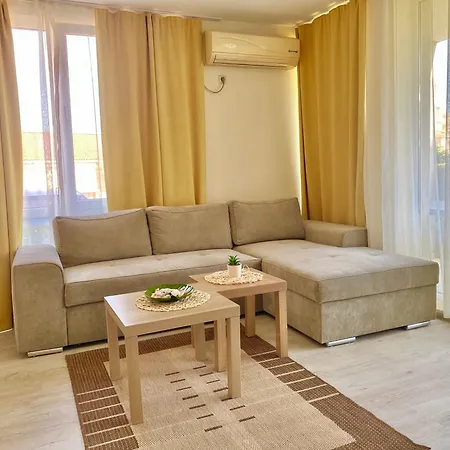 In Sunny Island Complex Aparthotel Tschernomorez