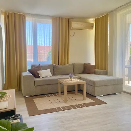 In Sunny Island Complex Aparthotel Tschernomorez