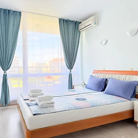 In Sunny Island Complex Aparthotel 4*