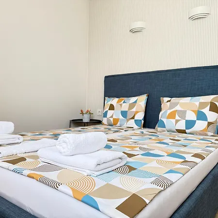 In Sunny Island Complex Aparthotel Chernomorets