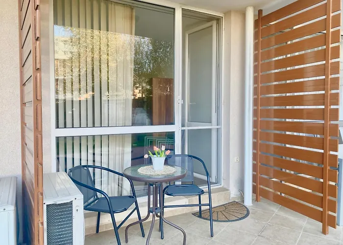 In Sunny Island Complex 公寓式酒店 切尔诺莫雷茨