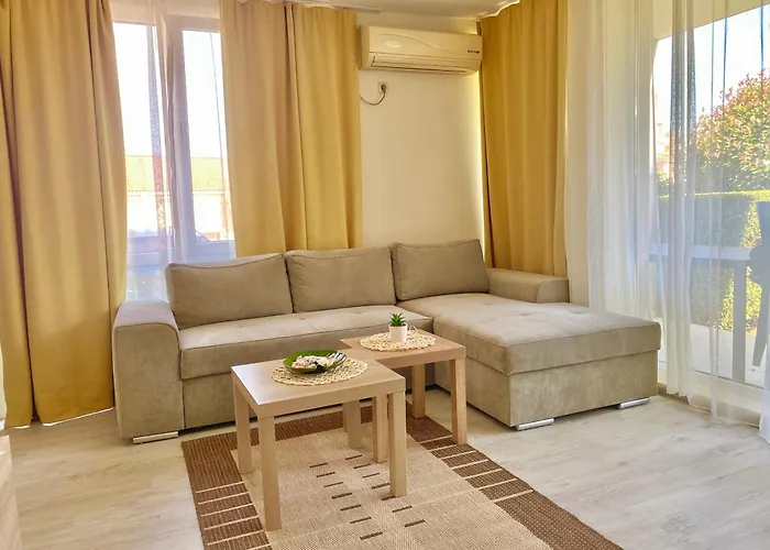 In Sunny Island Complex 公寓式酒店 切尔诺莫雷茨