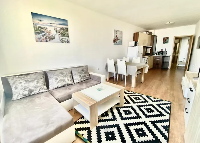 In Sunny Island Complex 切尔诺莫雷茨