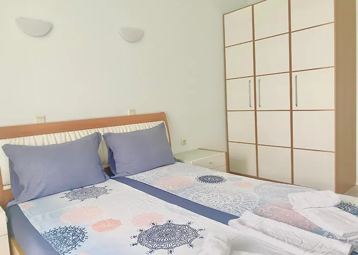 In Sunny Island Complex 公寓式酒店 切尔诺莫雷茨